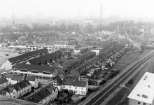 601424 Overzicht van de Sterrenwijk te Utrecht, vanaf de studentenflat aan de Ina Boudier-Bakkerlaan, met in het midden ...